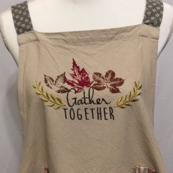 DESIGNS IMPORTS BRAND NEW GATHER TOGETHER FUFFLE APRON - Picture 3 of 9